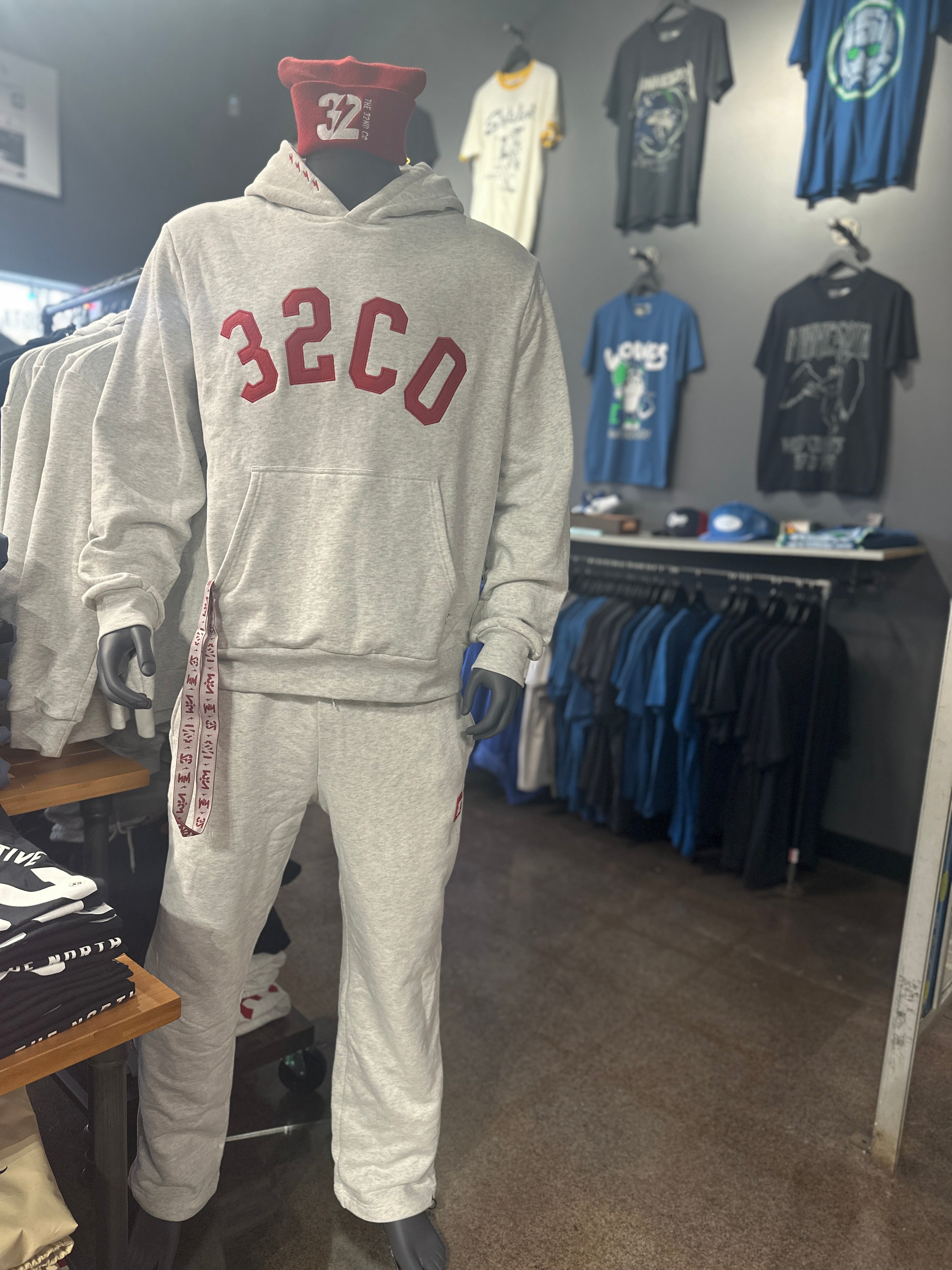 32 CO Essential Sweatshirt