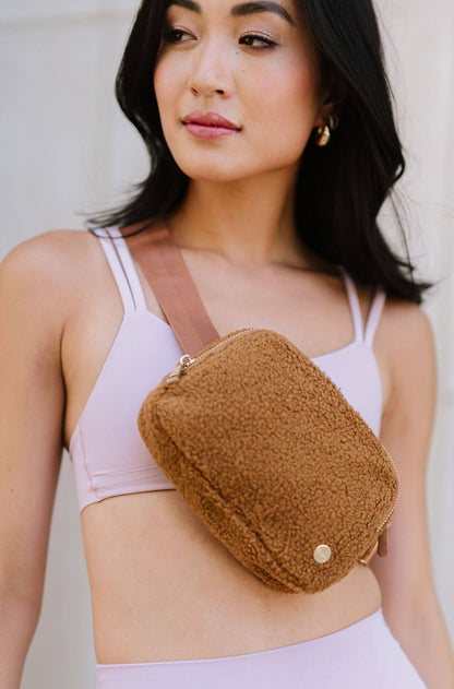 ASPEN SHERPA CROSSBODY FANNY SLING WAIST BELT BAG: Camel